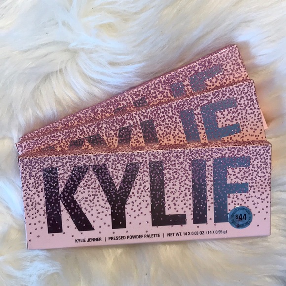 💥LAST ONE💥BNIB Kylie 2019 Holiday Palette - Picture 2 of 5